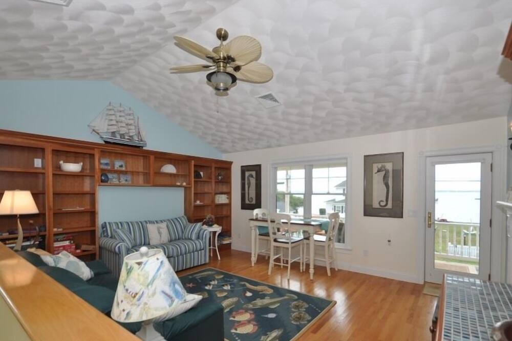 Photo of Livingroom in North Kingstown