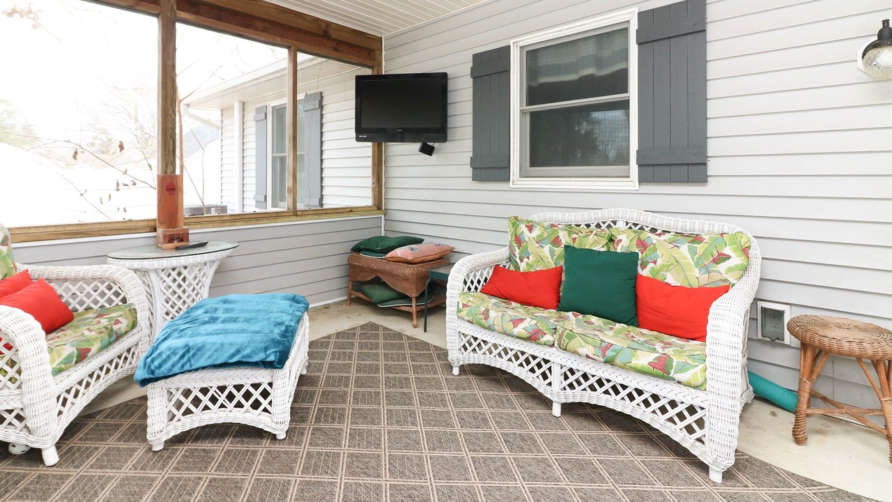 Photo of Patio Balcony in Town Bank
