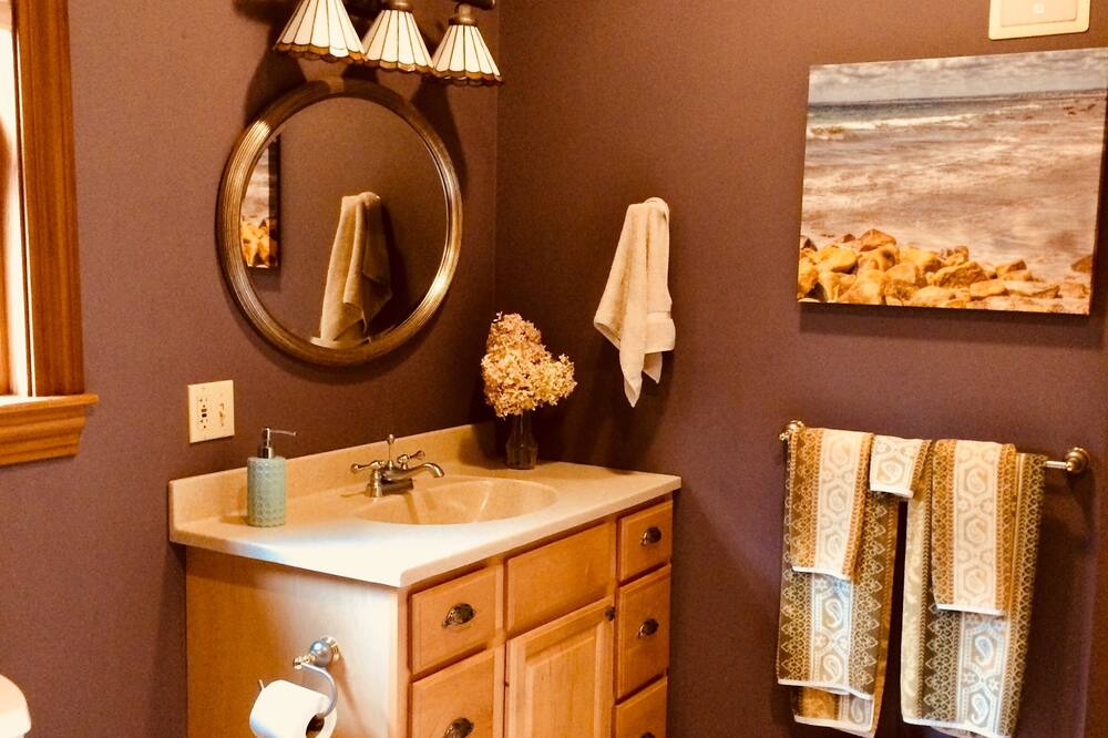 Photo of Bathroom in Jamestown