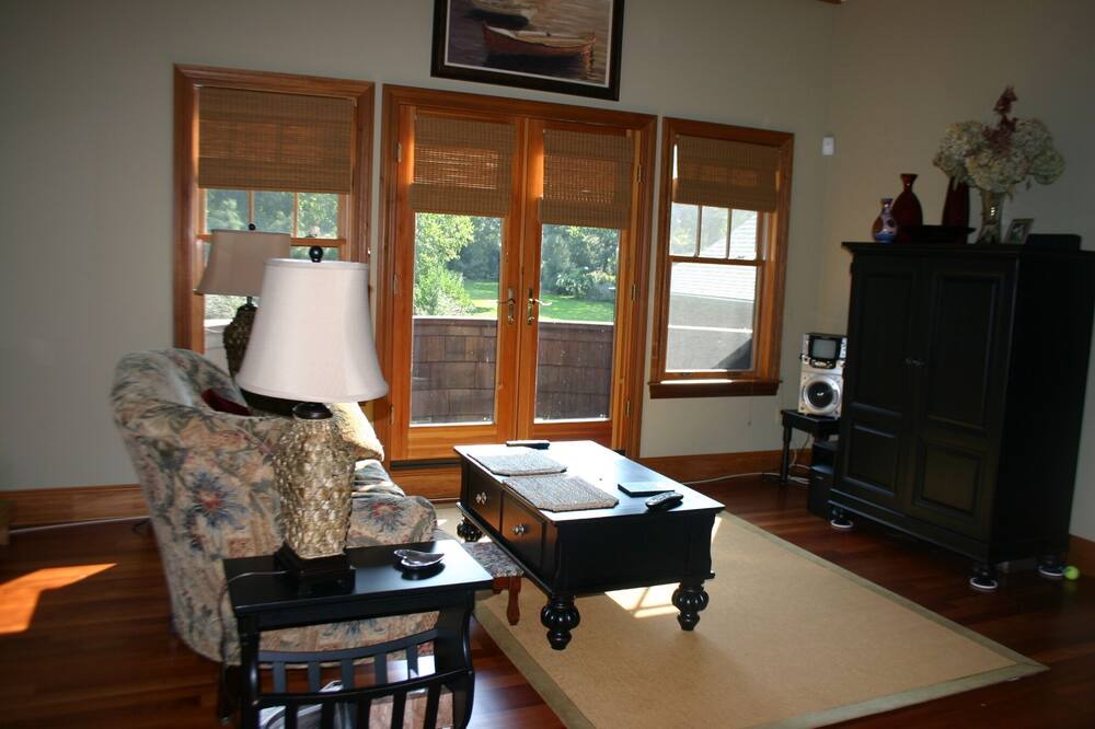 Photo of Livingroom in Jamestown
