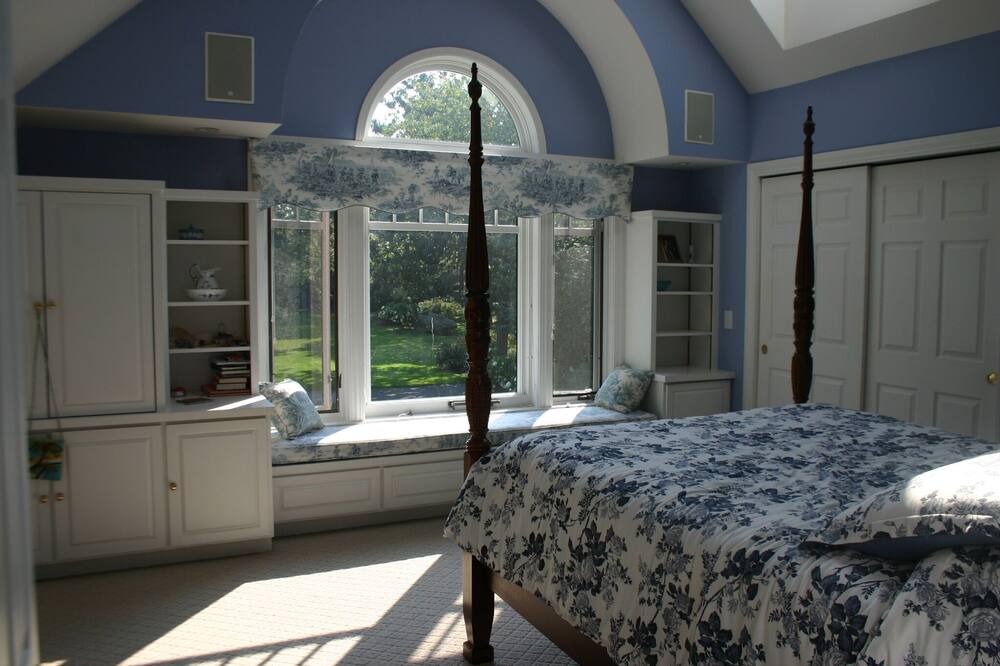 Photo of Bedroom in Jamestown