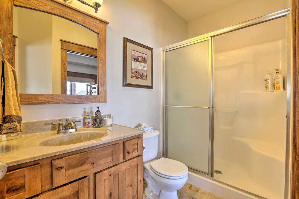 Photo of Bathroom in Summit Cove
