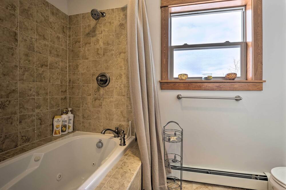 Photo of Bathroom in Summit Cove