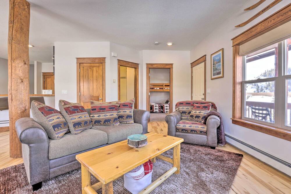 Photo of Livingroom in Summit Cove