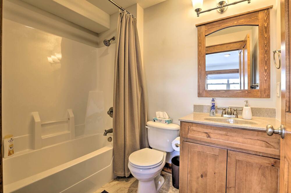 Photo of Bathroom in Summit Cove