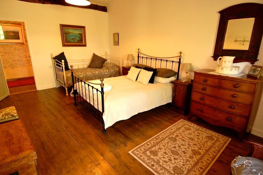 Photo of Bedroom in Villepinte