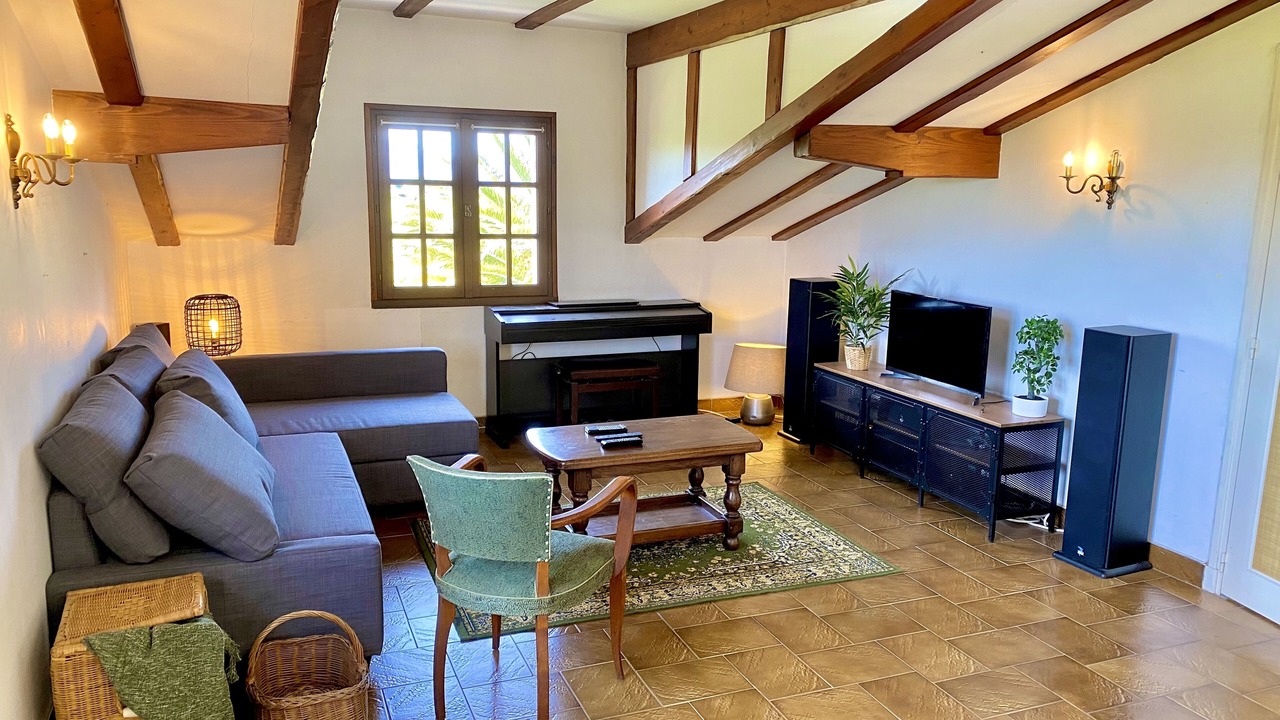 Photo of Livingroom in Souraide