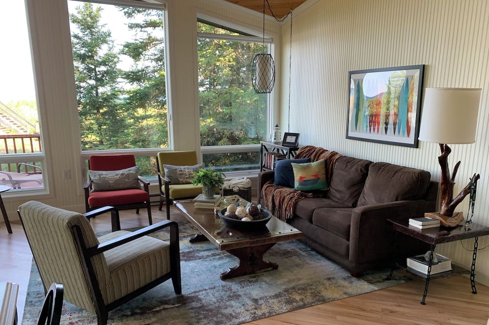 Photo of Livingroom in Harbor Springs