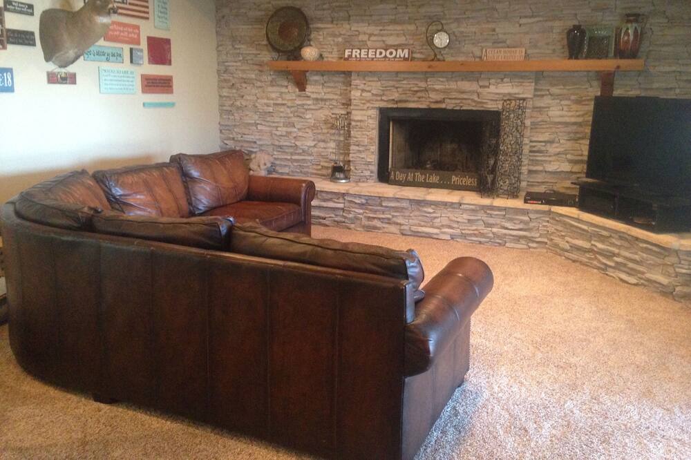 Photo of Livingroom in Linn Creek