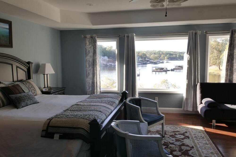 Photo of Bedroom in Linn Creek