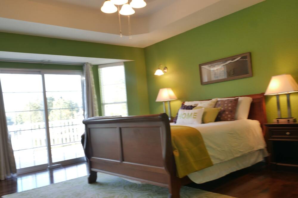 Photo of Bedroom in Linn Creek