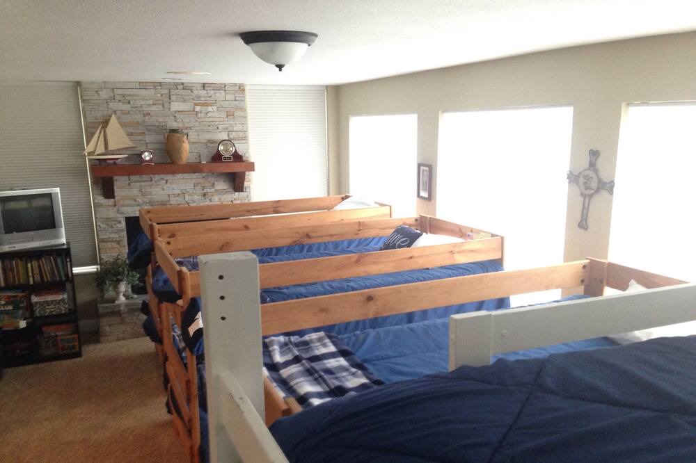 Photo of Bedroom in Linn Creek