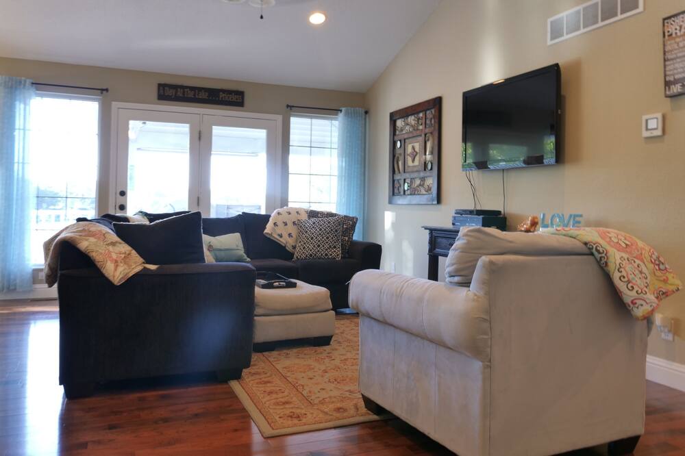 Photo of Livingroom in Linn Creek