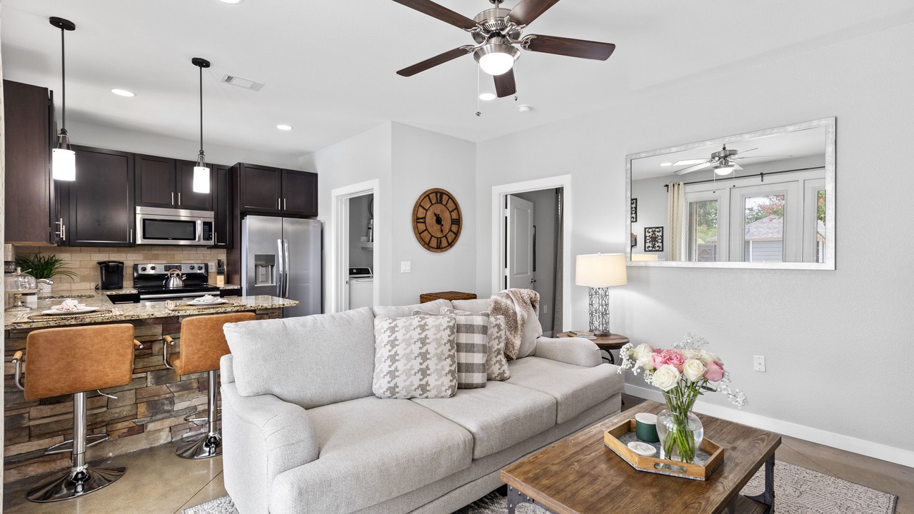 Photo of Livingroom in North Central Carrollton