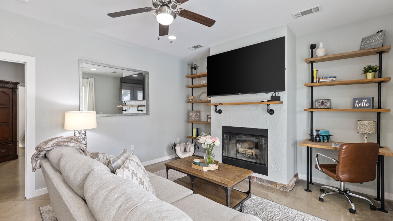 Photo of Livingroom in North Central Carrollton