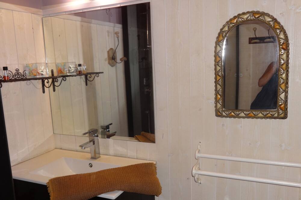 Photo of Bathroom in Allex