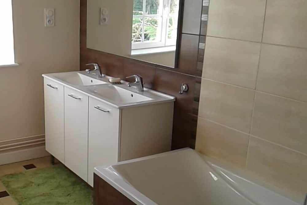 Photo of Bathroom in Malandry