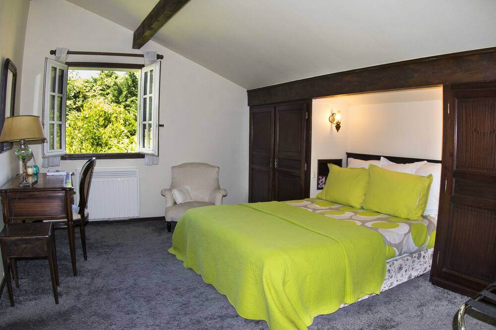 Photo of Bedroom in Arbonne