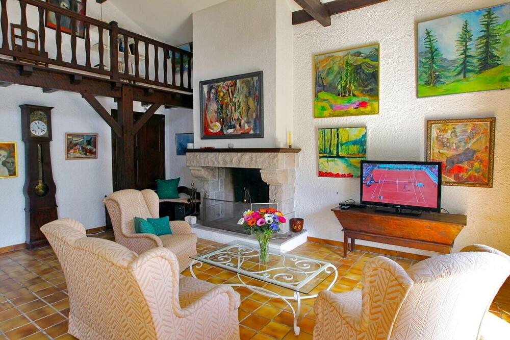 Photo of Livingroom in Arbonne