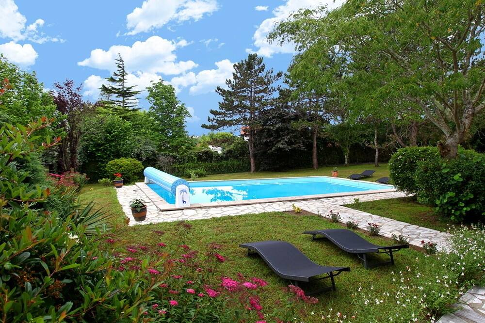 Photo of Outdoor in Arbonne