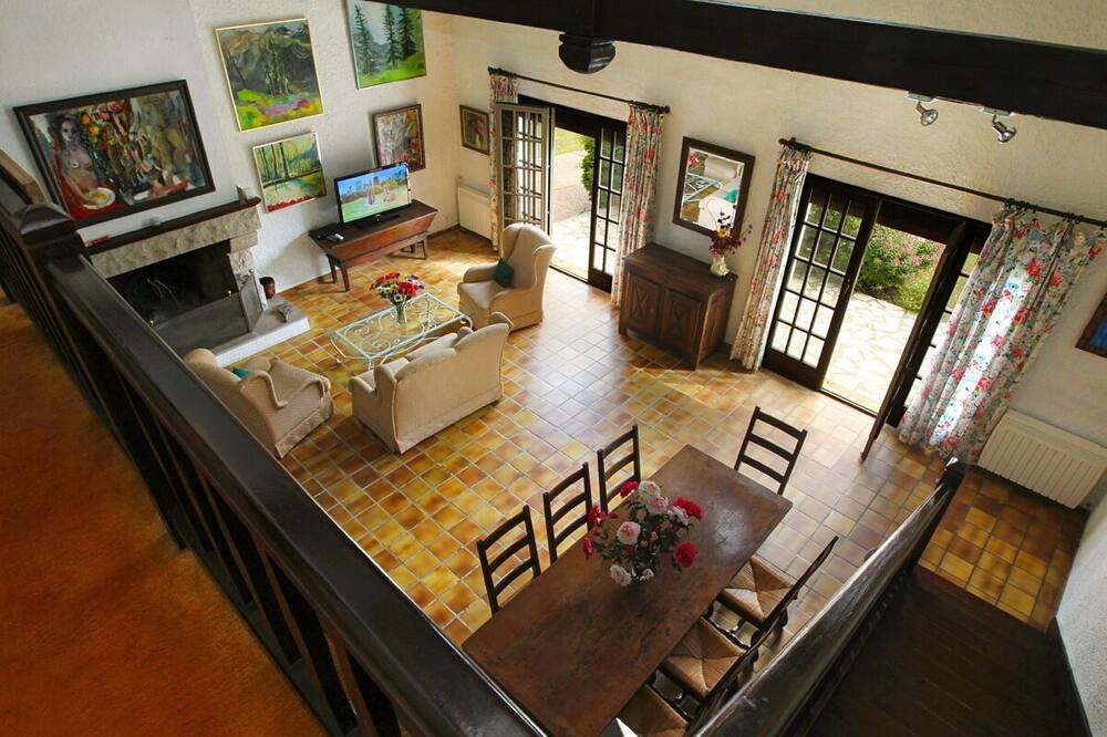 Photo of Livingroom in Arbonne