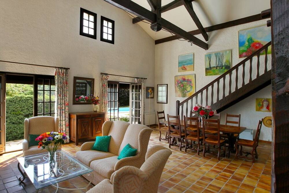 Photo of Livingroom in Arbonne