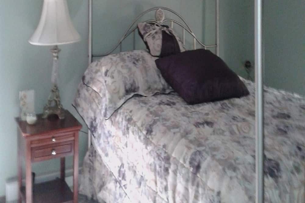 Photo of Bedroom in Hickory Hills