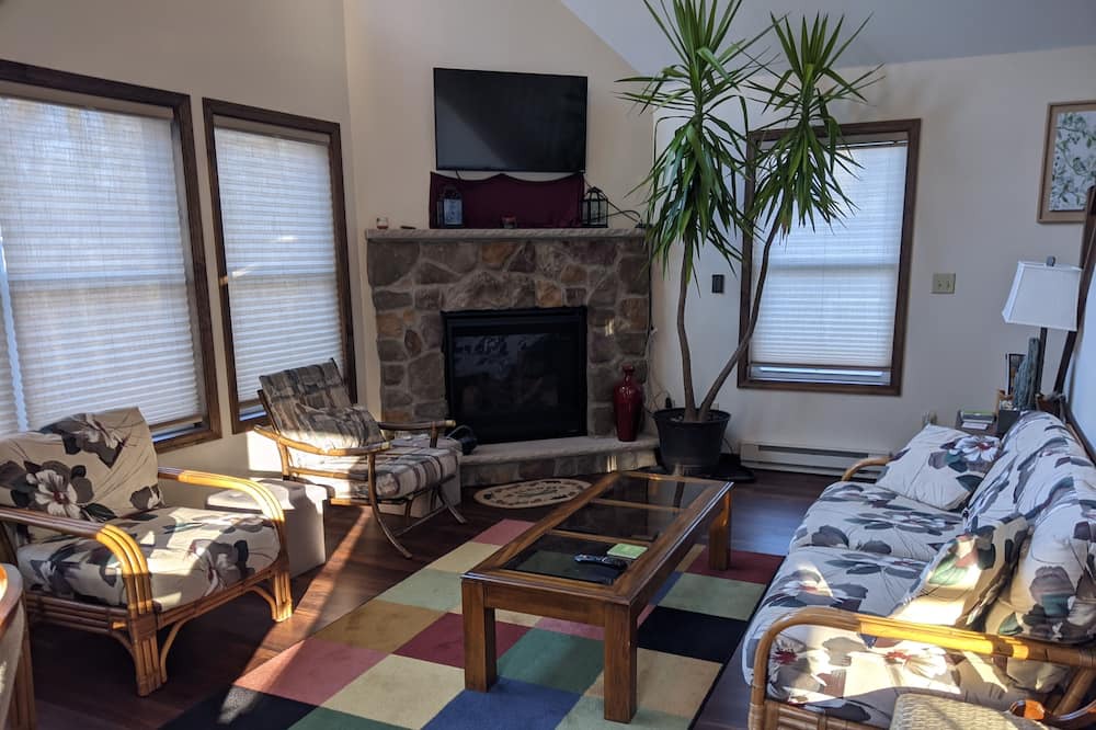 Photo of Livingroom in Hickory Hills