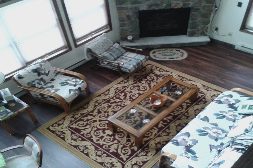 Photo of Livingroom in Hickory Hills