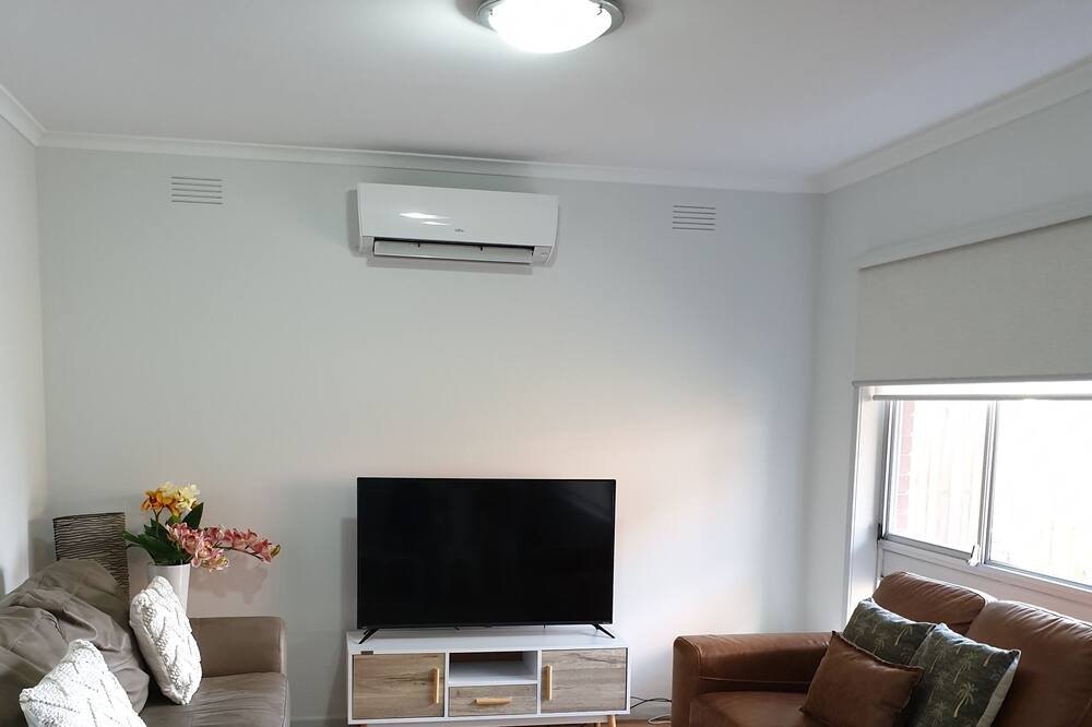 Photo of Livingroom in Indented Head