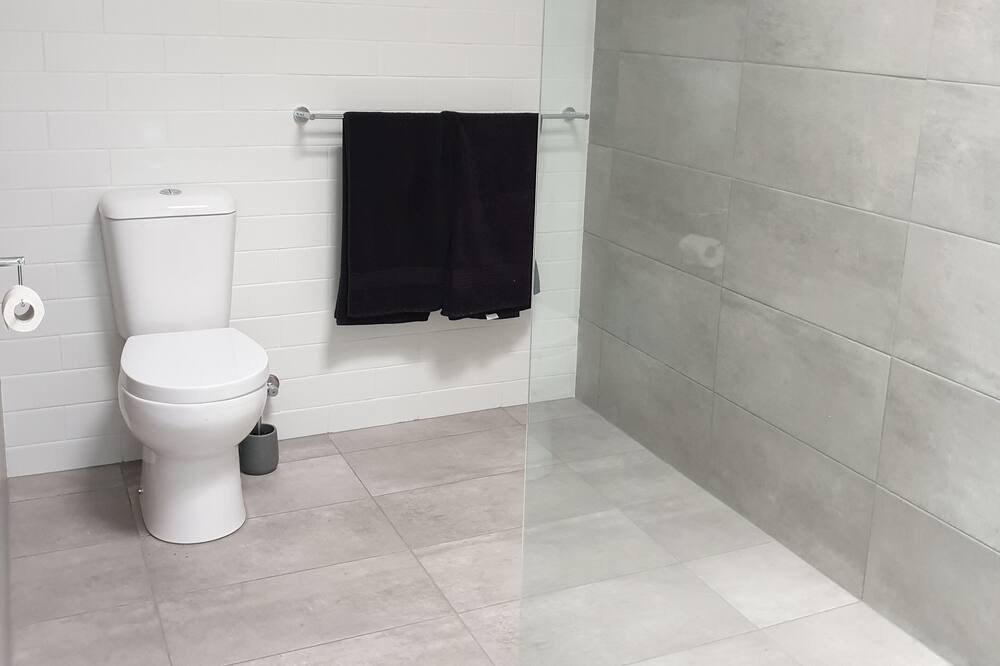 Photo of Bathroom in Indented Head