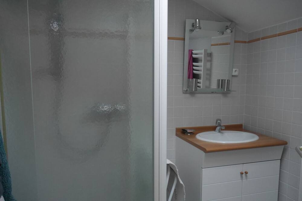 Photo of Bathroom in Deneze-sous-Doue