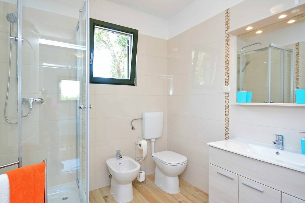 Photo of Bathroom in Murine