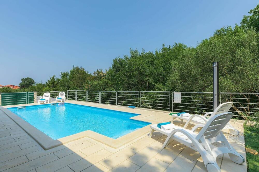 Photo of Outdoor in Murine