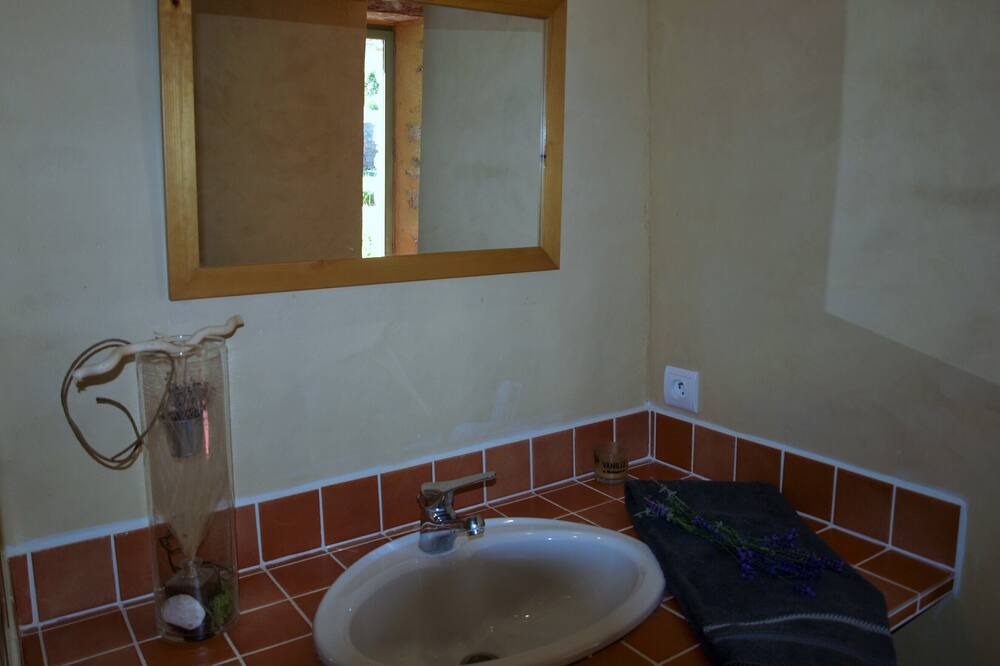 Photo of Bathroom in Paraza