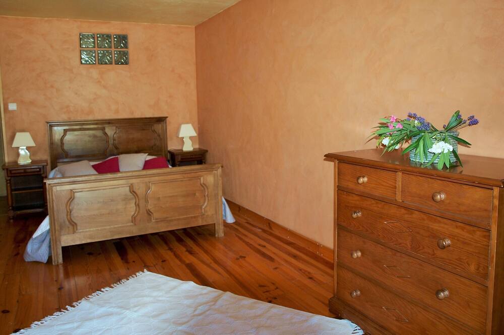 Photo of Bedroom in Paraza