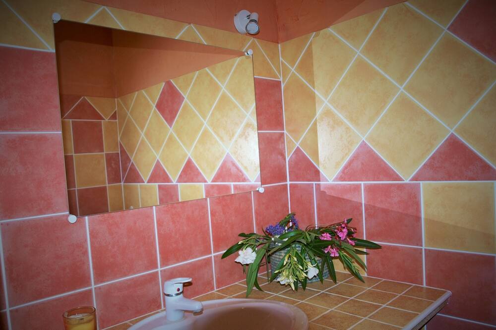 Photo of Bathroom in Paraza