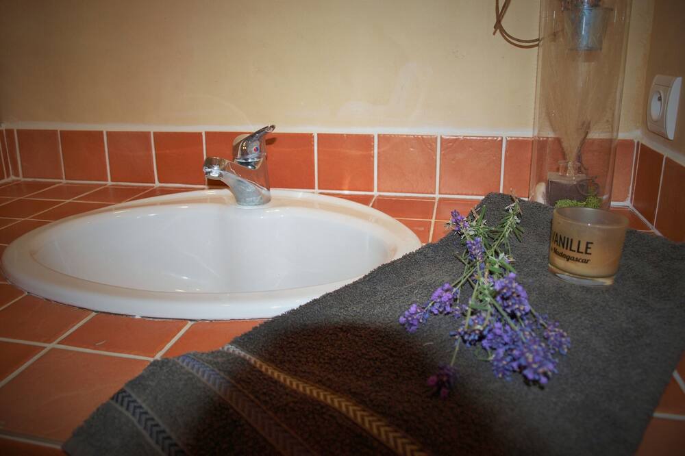 Photo of Bathroom in Paraza