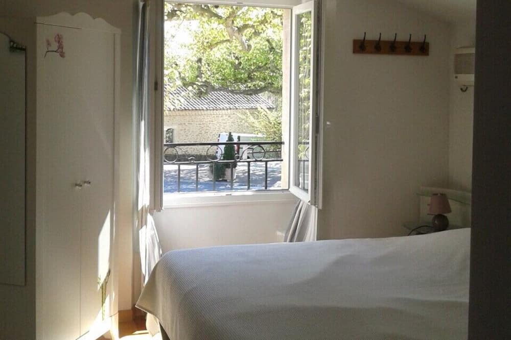 Photo of Bedroom in Venterol