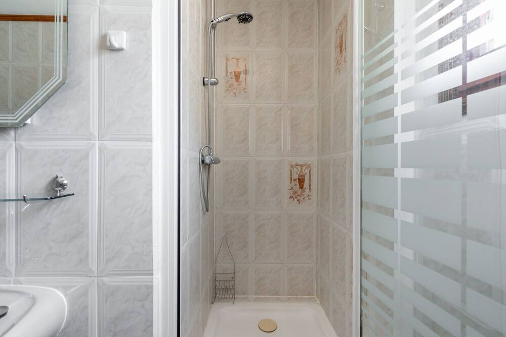 Photo of Bathroom in Puisserguier