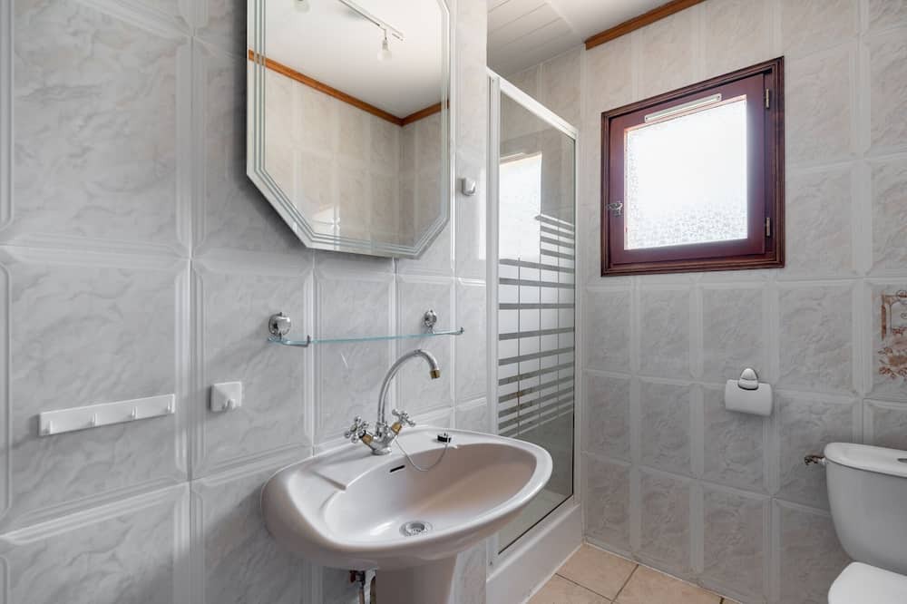 Photo of Bathroom in Puisserguier