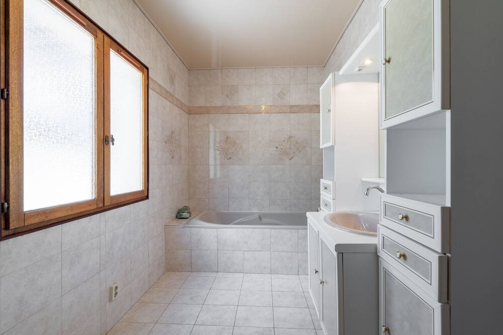 Photo of Bathroom in Puisserguier