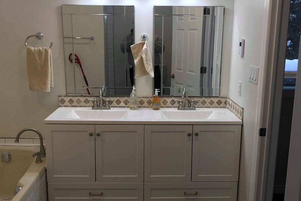 Photo of Bathroom in Utterson