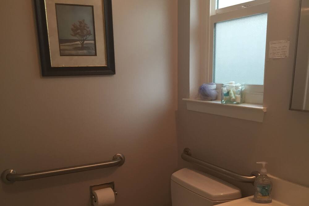 Photo of Bathroom in East Sacramento