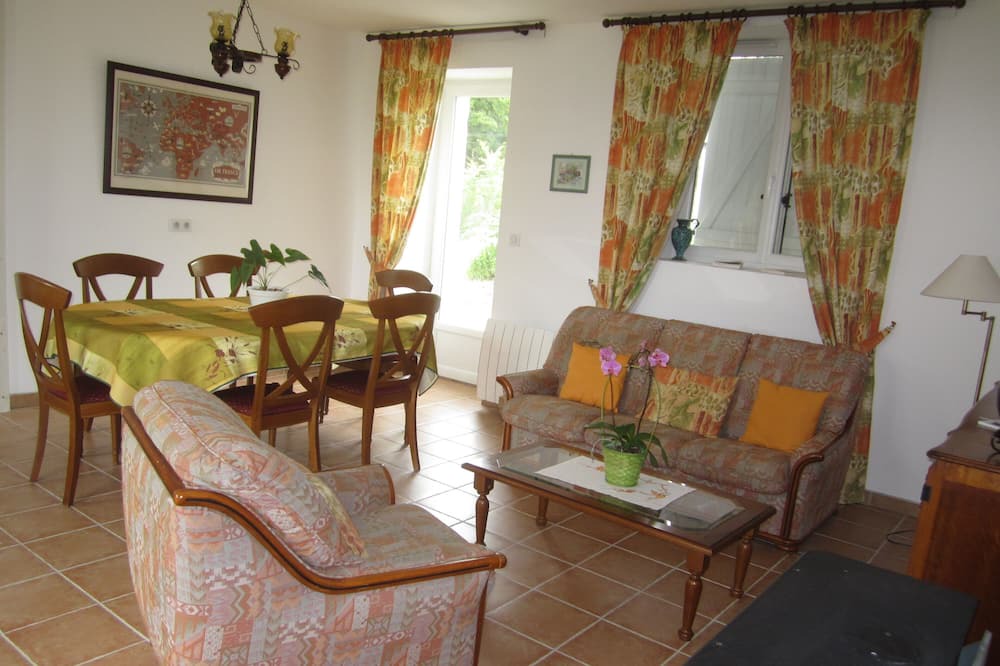 Photo of Livingroom in Vicq-sur-Nahon