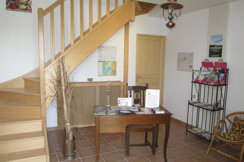 Photo of Livingroom in Vicq-sur-Nahon