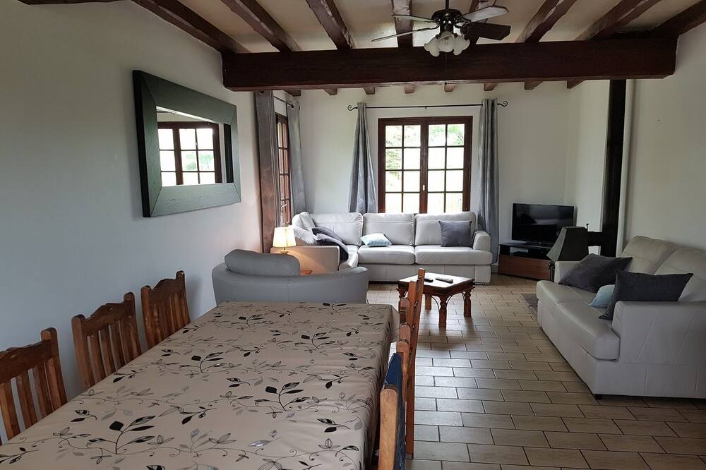 Photo of Livingroom in Saint-Denis-du-Payre