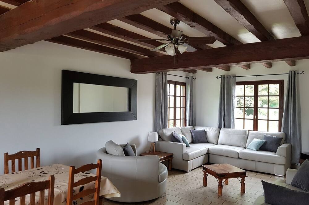 Photo of Livingroom in Saint-Denis-du-Payre