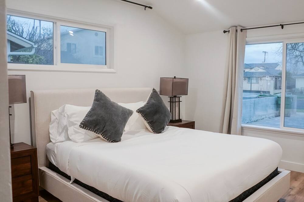 Photo of Bedroom in Burbank