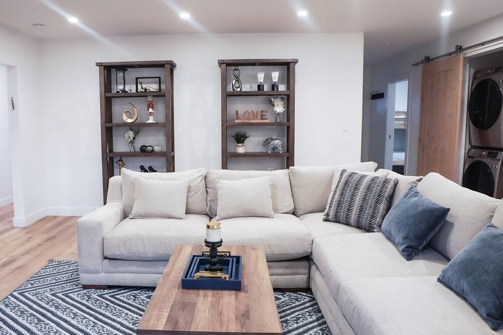Photo of Livingroom in Burbank